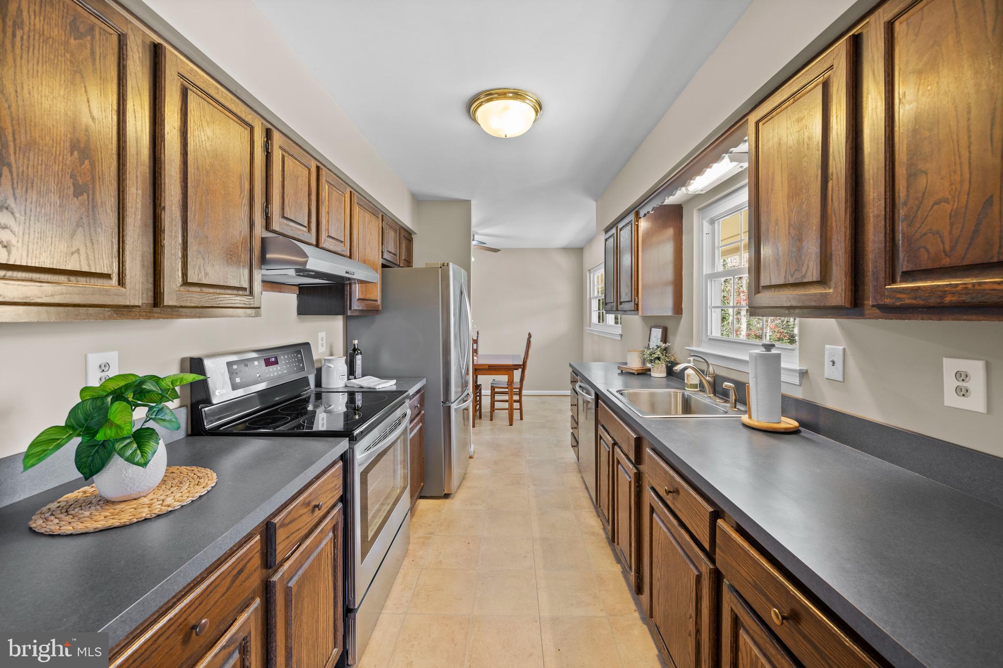 9809 EMPIRE COURT