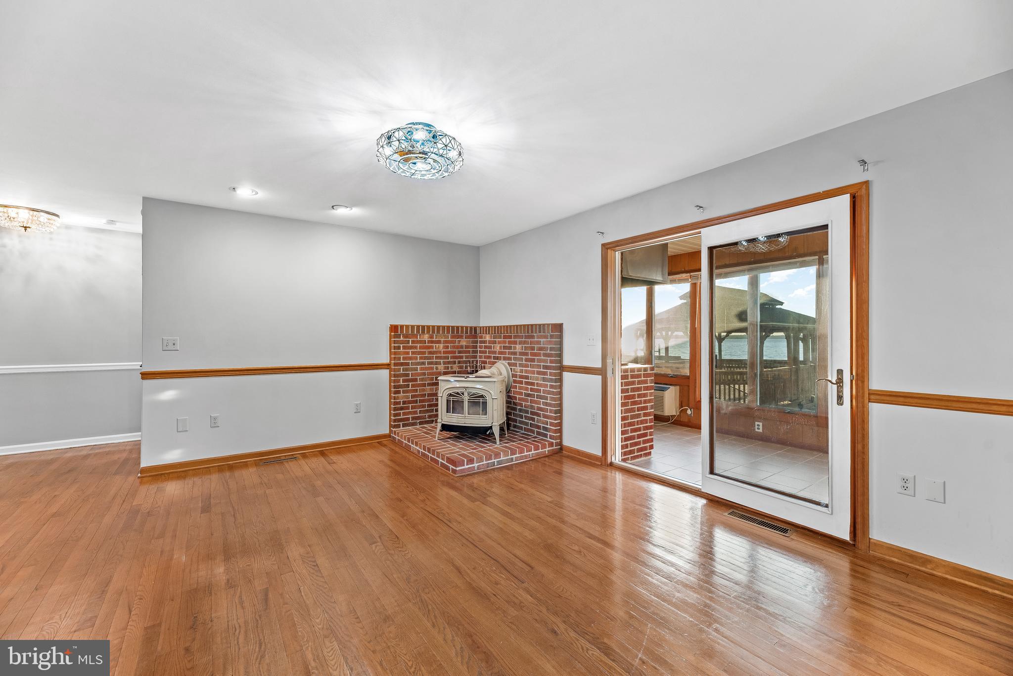 1690 FERRY POINT COURT