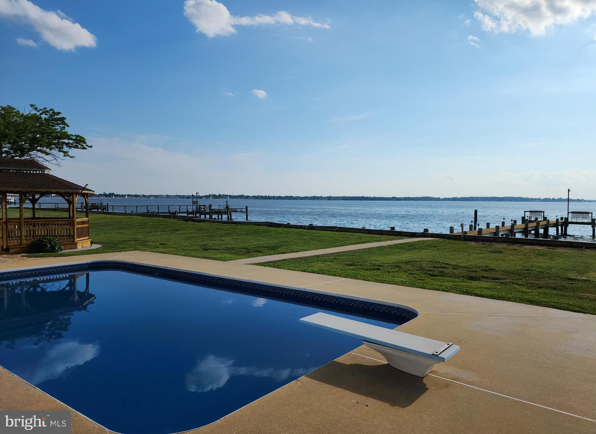 1690 FERRY POINT COURT