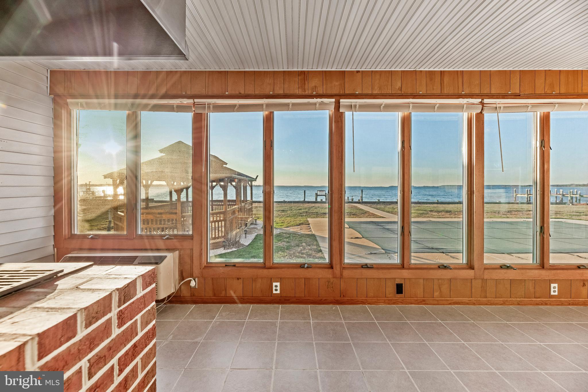 1690 FERRY POINT COURT