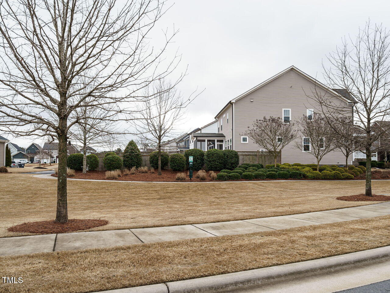 832 Groveview Wynd