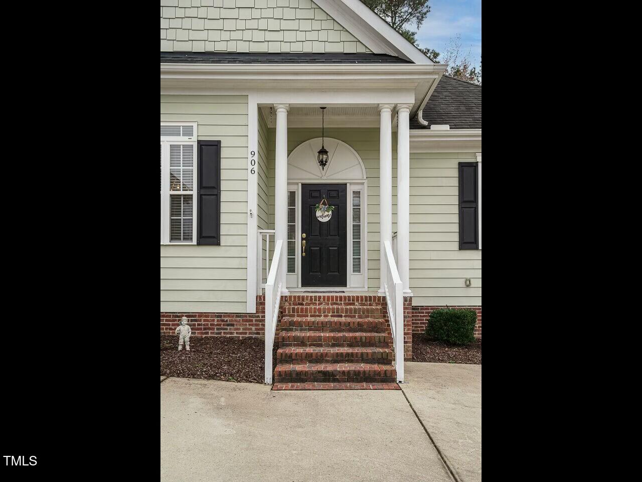 906 Trumpet Vine Court