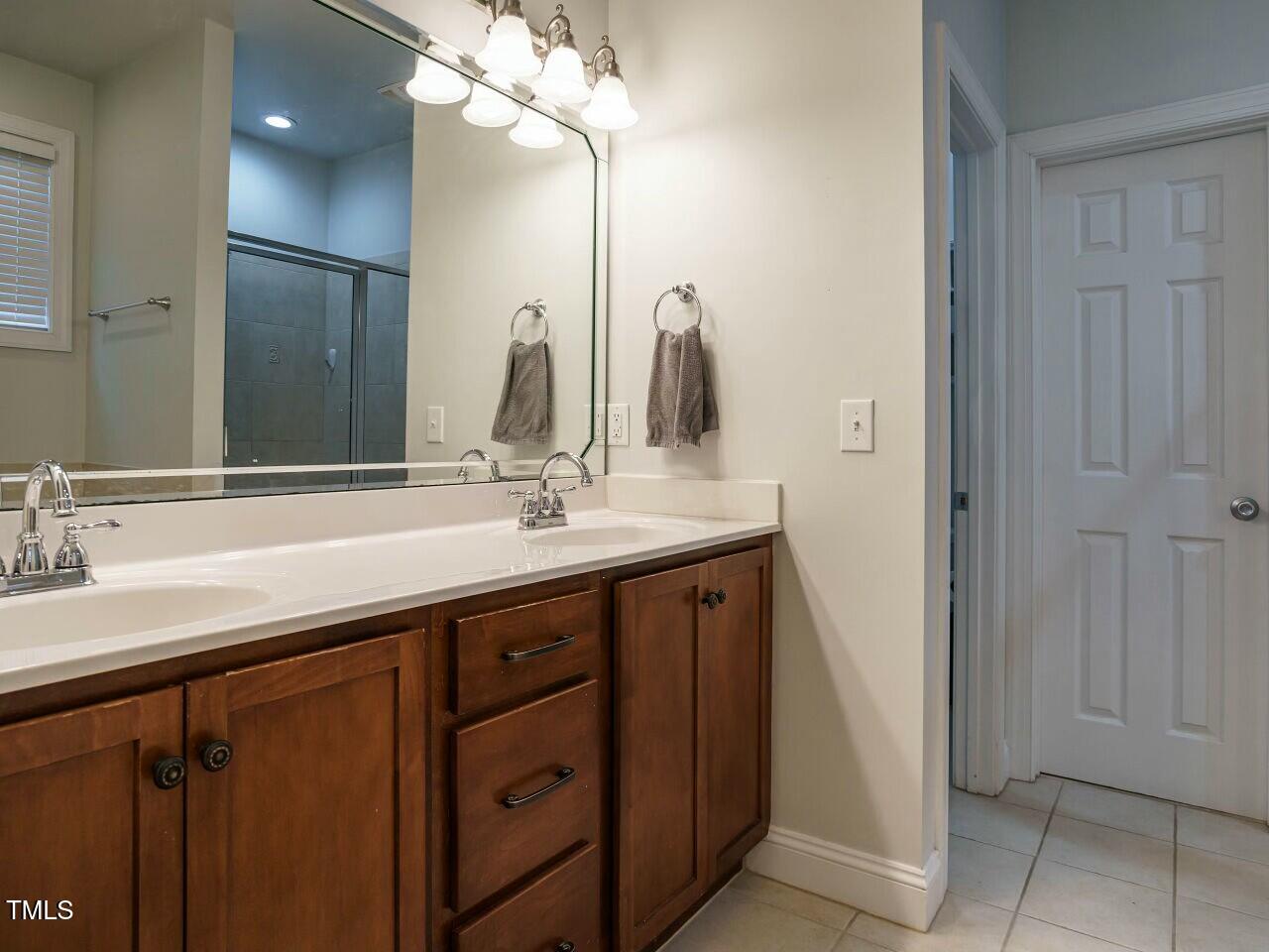 906 Trumpet Vine Court