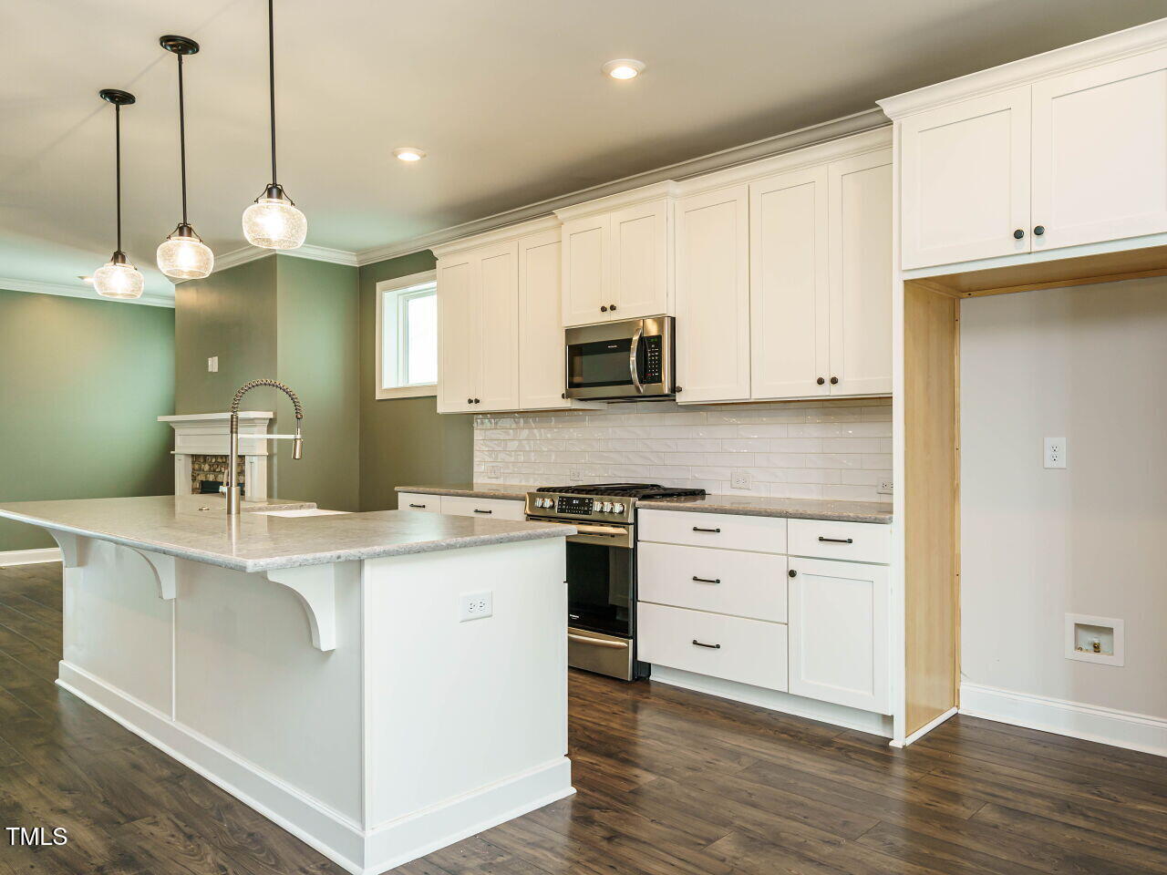 2013 Woodbluff Drive