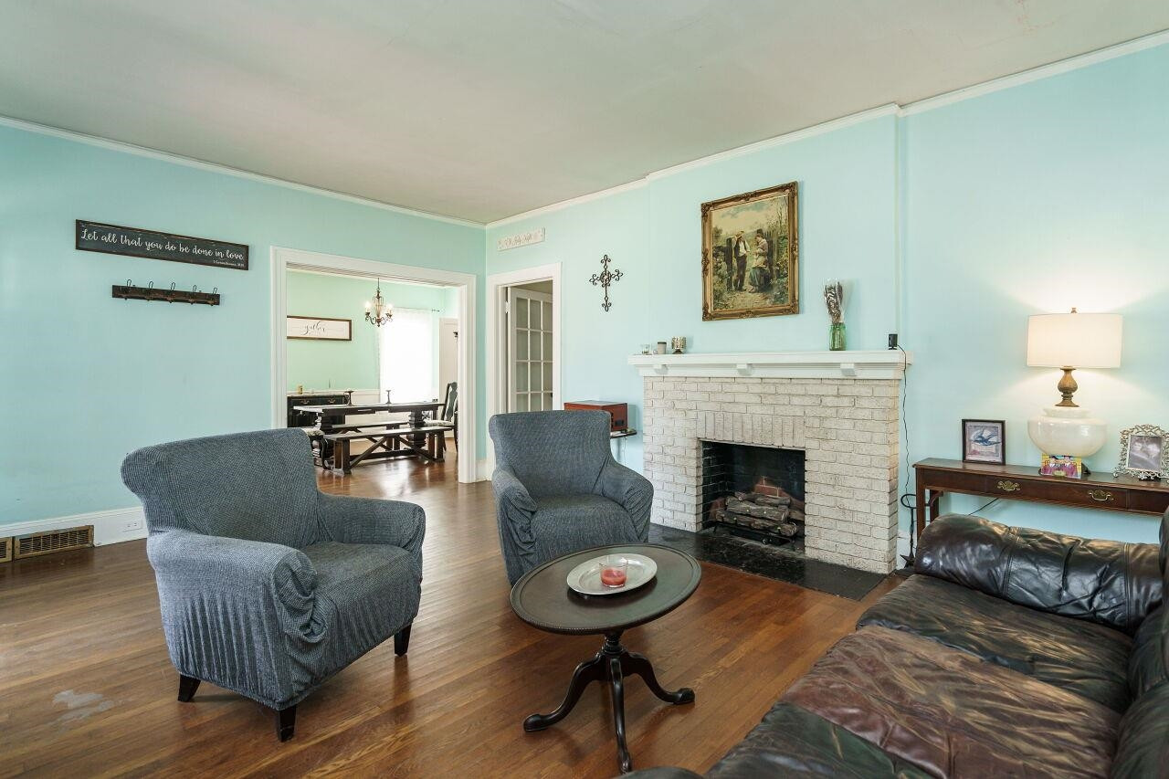 231 W Third Street