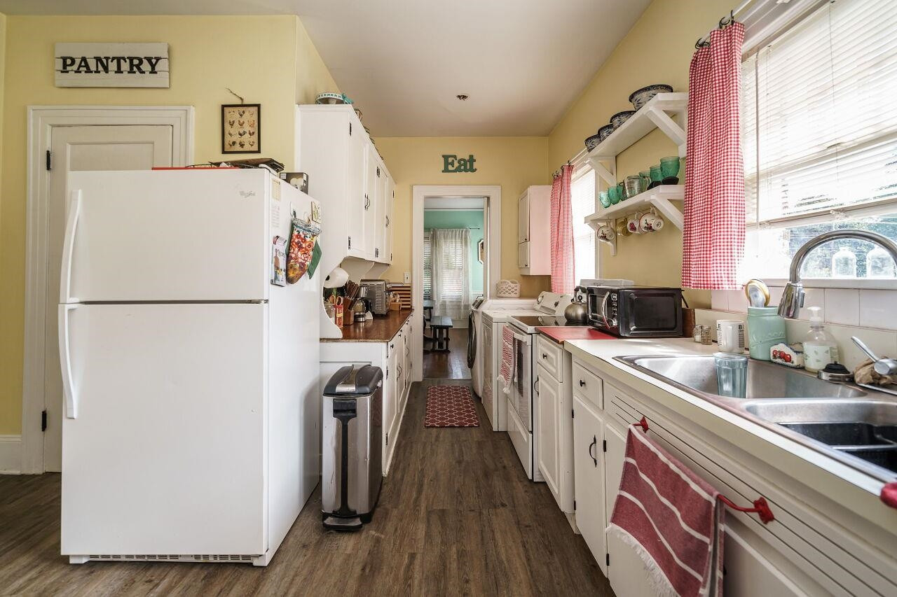 231 W Third Street
