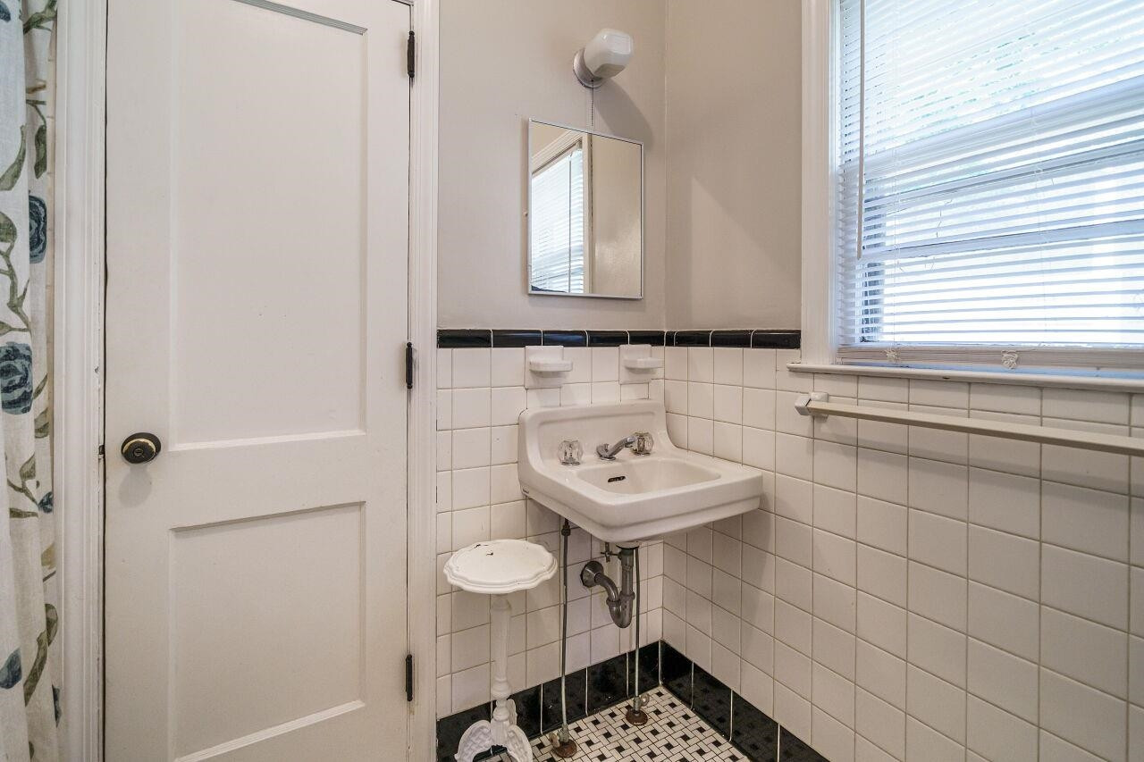 231 W Third Street