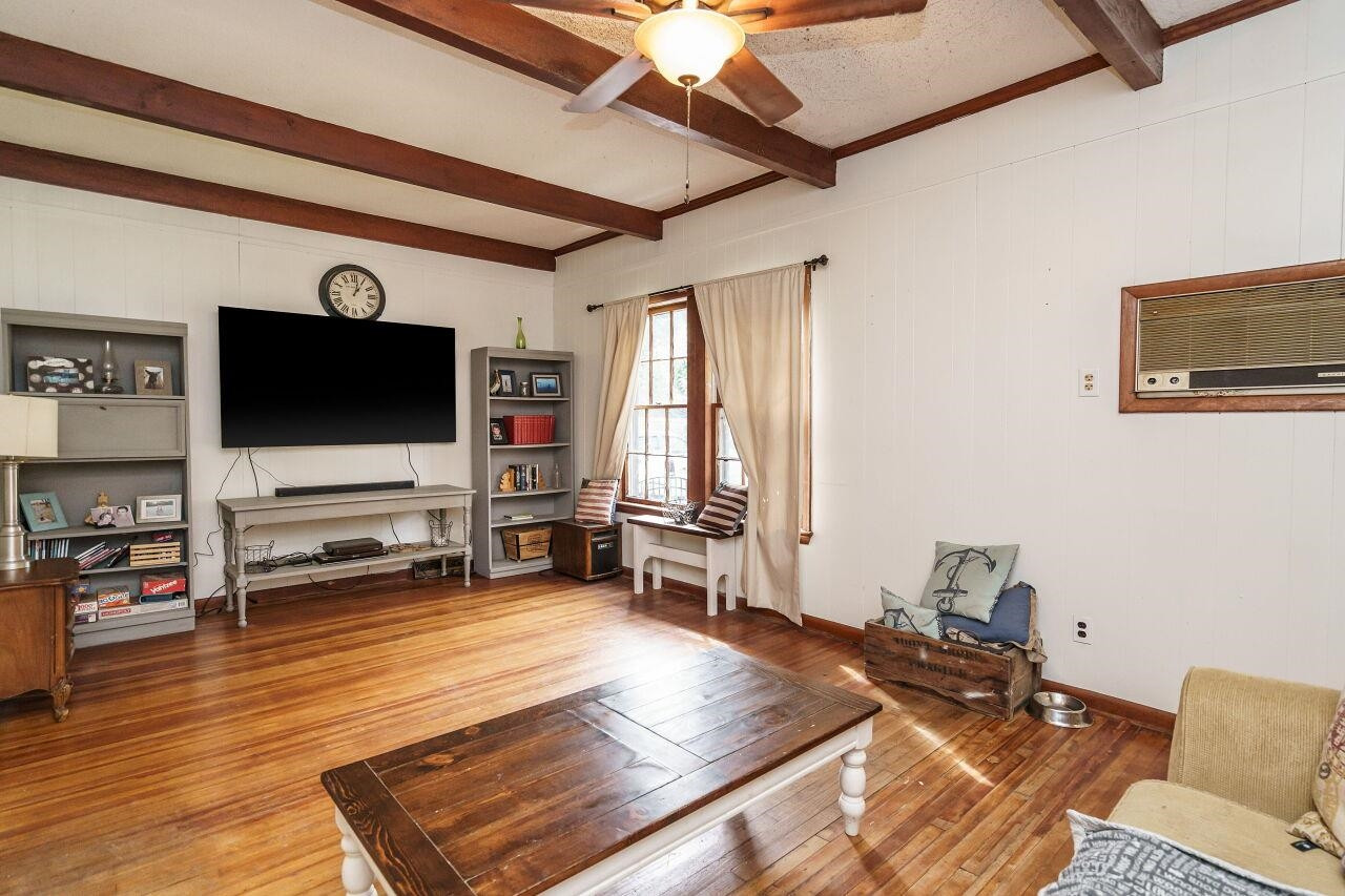 231 W Third Street