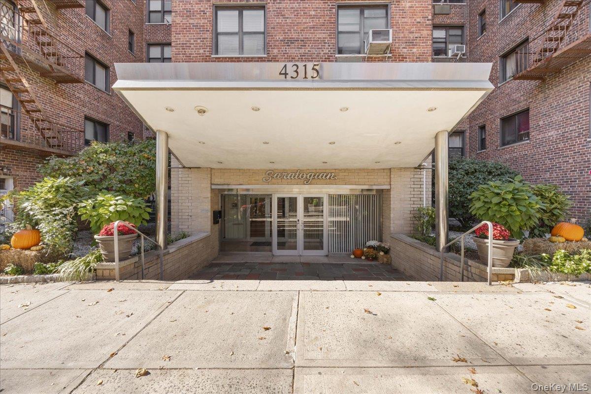 4315 Webster Avenue Unit: 5E