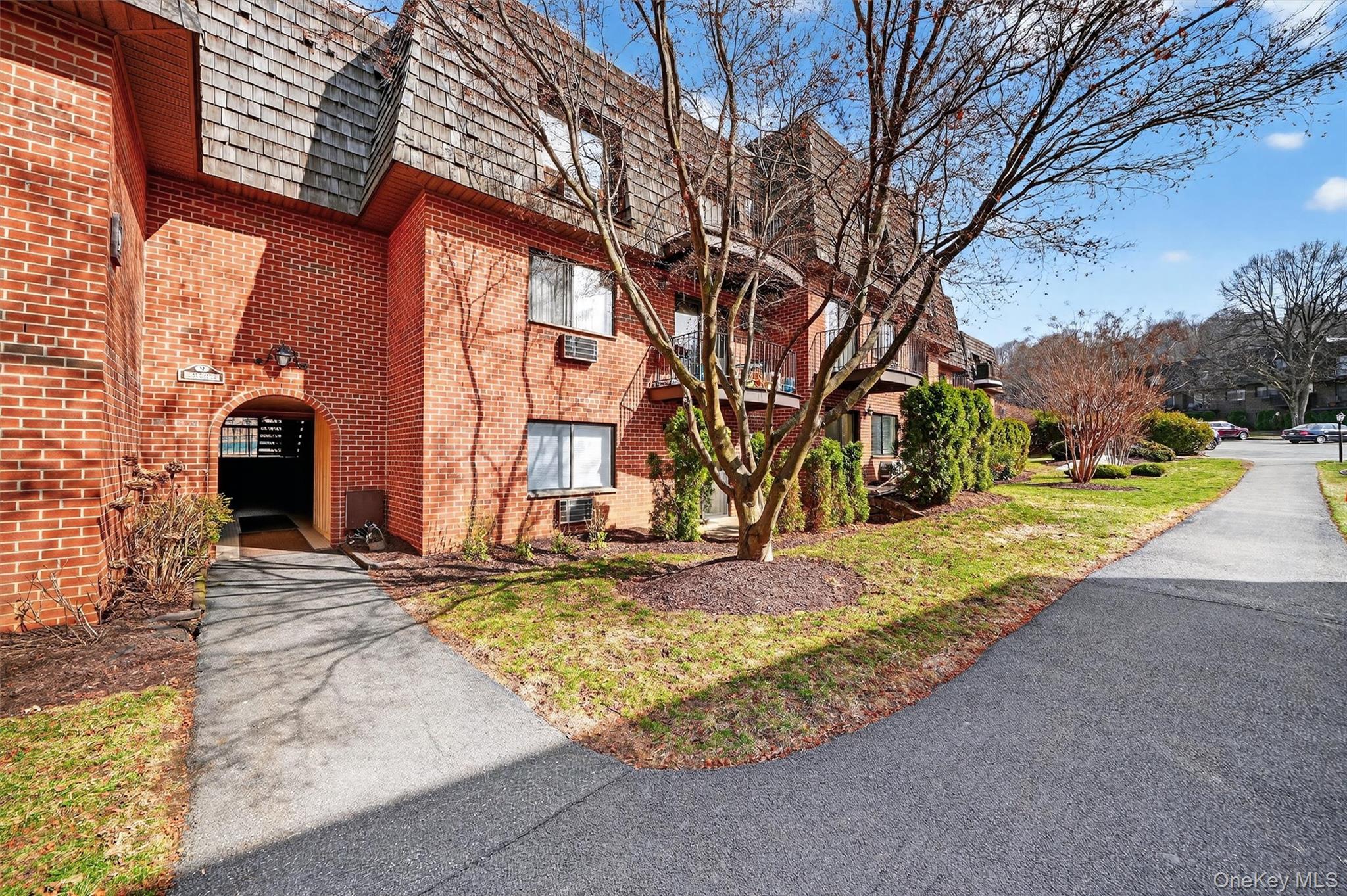 9 Briarcliff Drive S Unit: 16