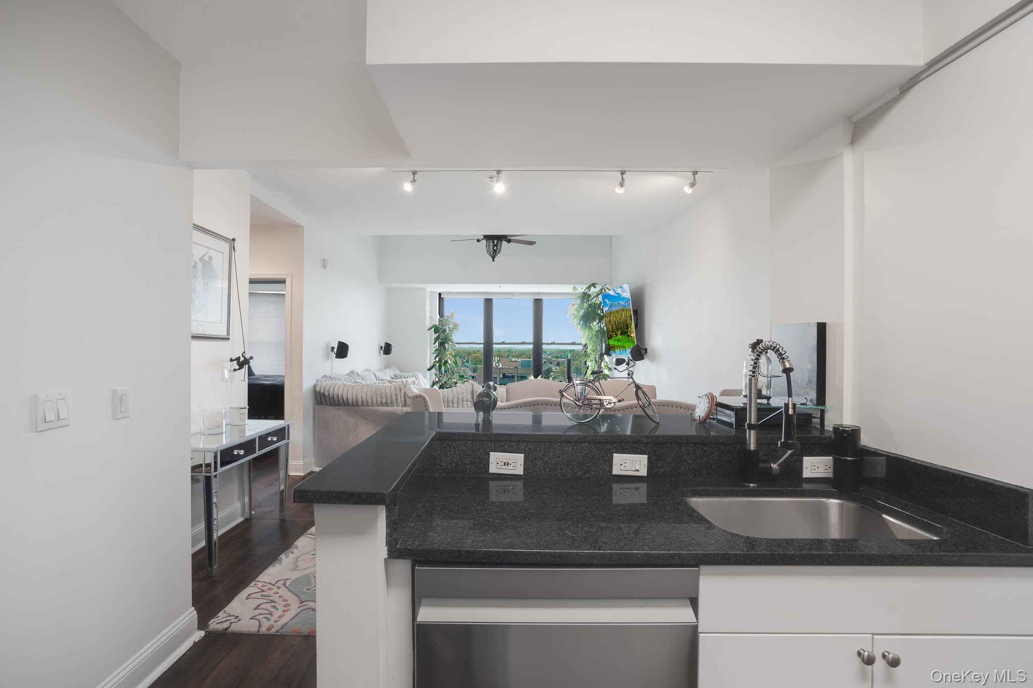 100 New Roc City Plaza Unit: 403