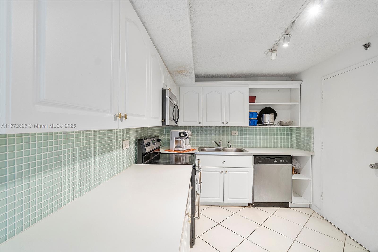 6039 Collins Ave # 829