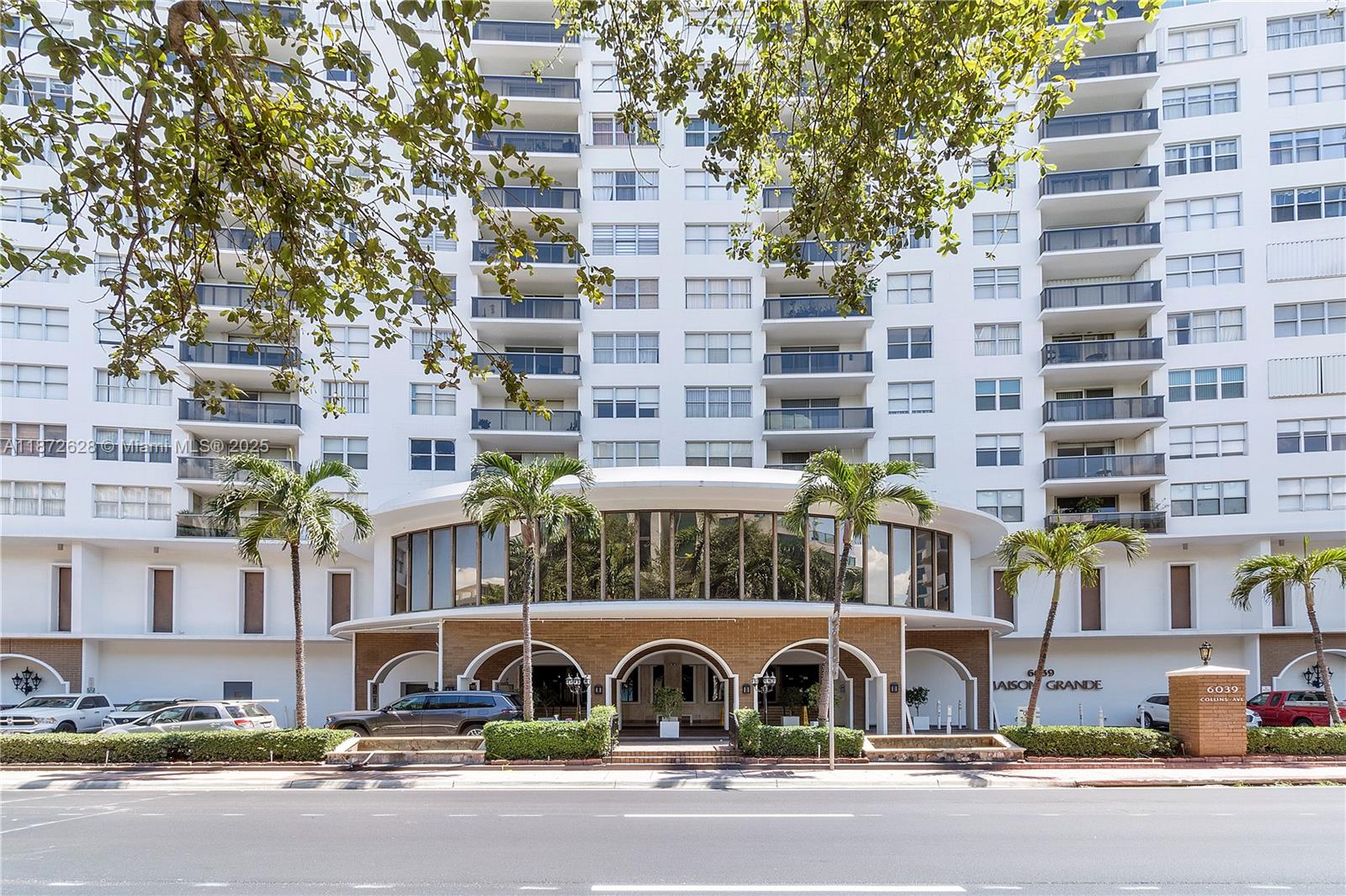 6039 Collins Ave # 829