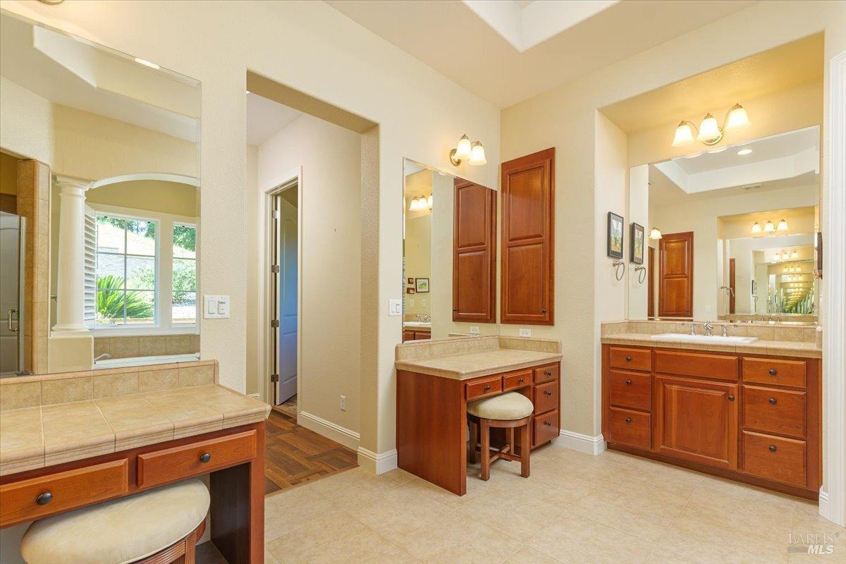 1046 Valle View Court