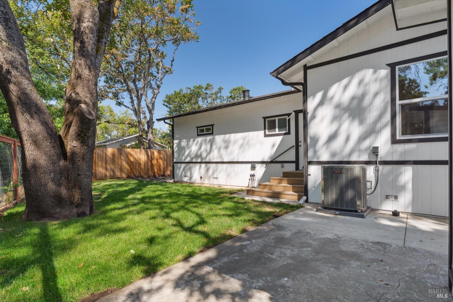 330 W Sierra Ave