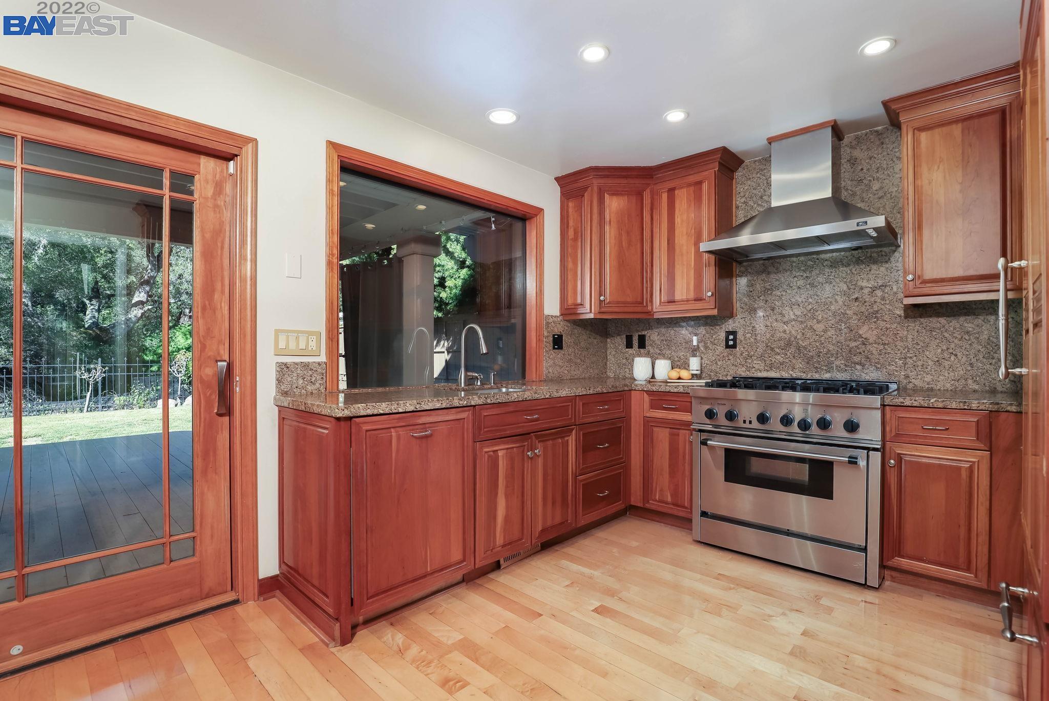 3040 Live Oak Ct