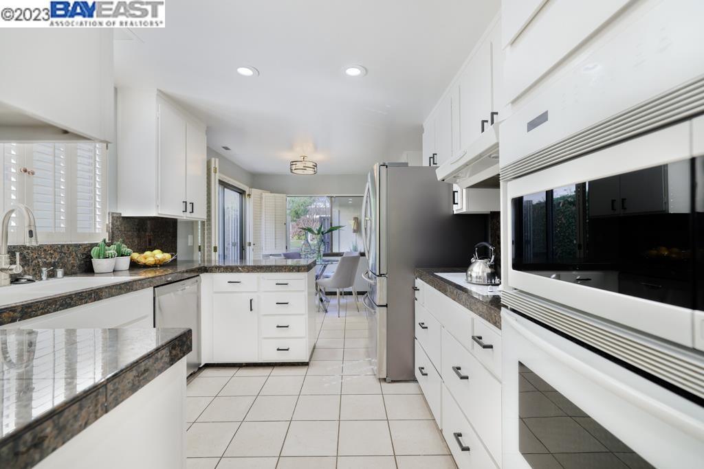 2369 Sharon Oaks Dr