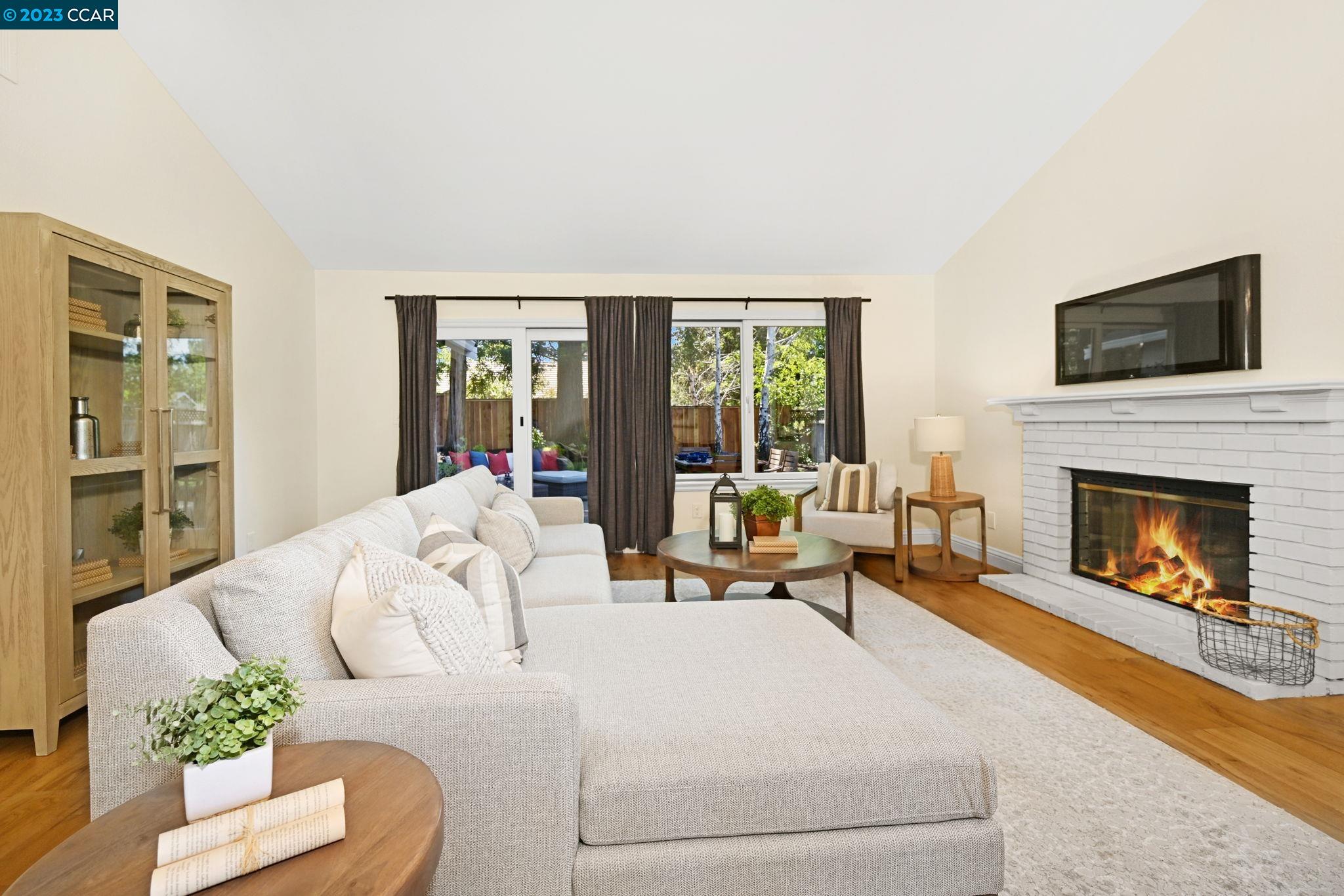 10 Cannes Ct