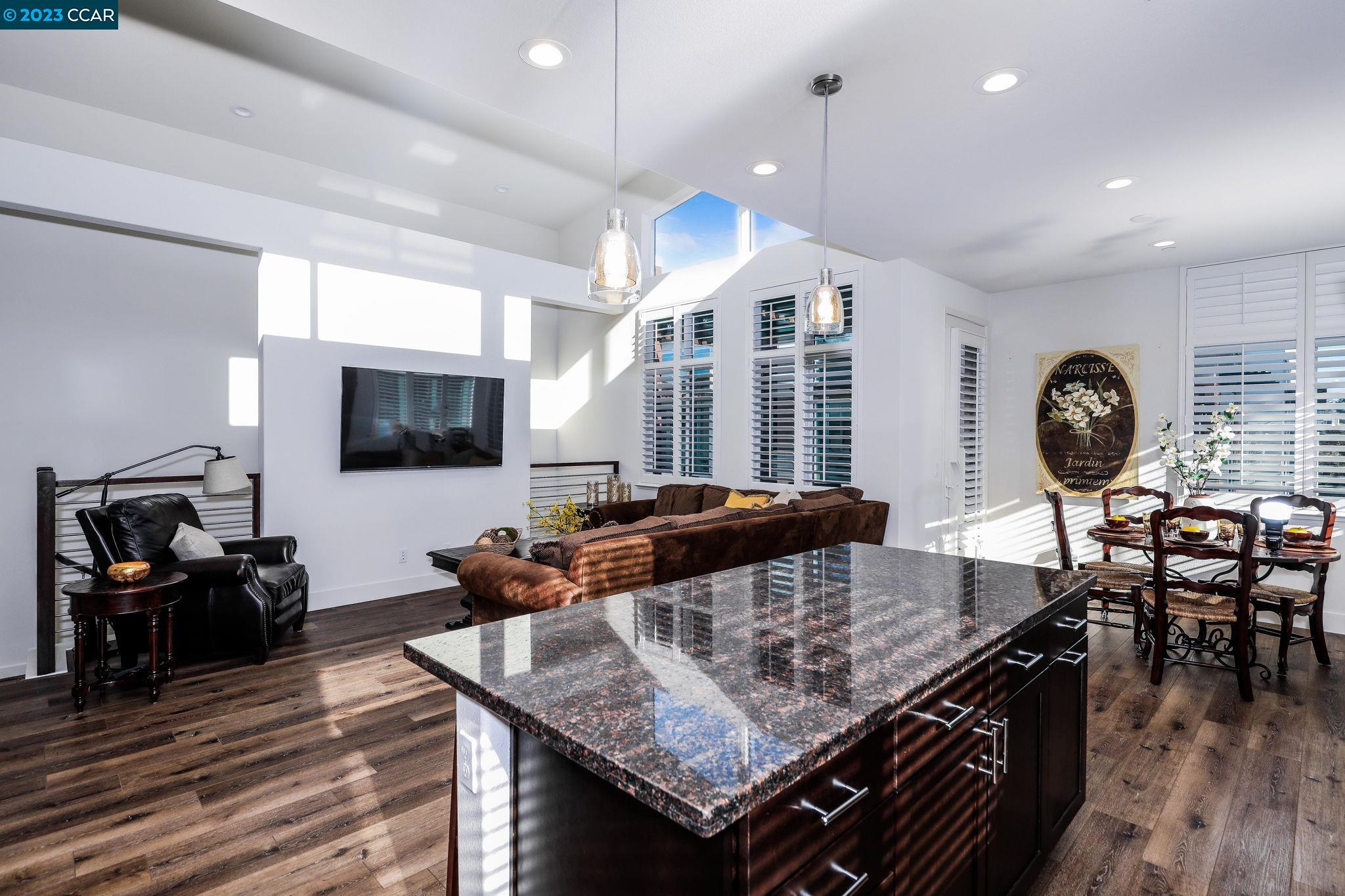 330 Stoneyridge Ln Unit: 3