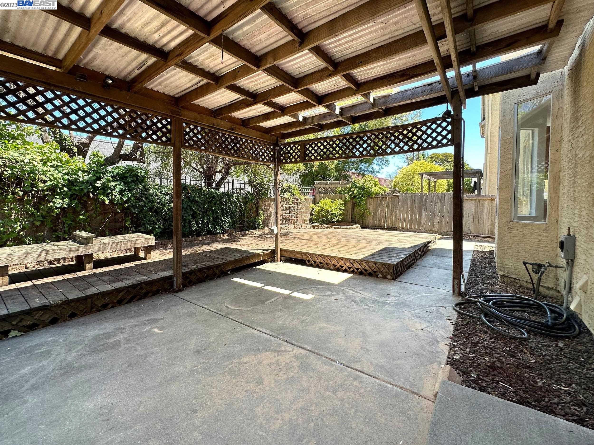 250 Tamarisk Cir