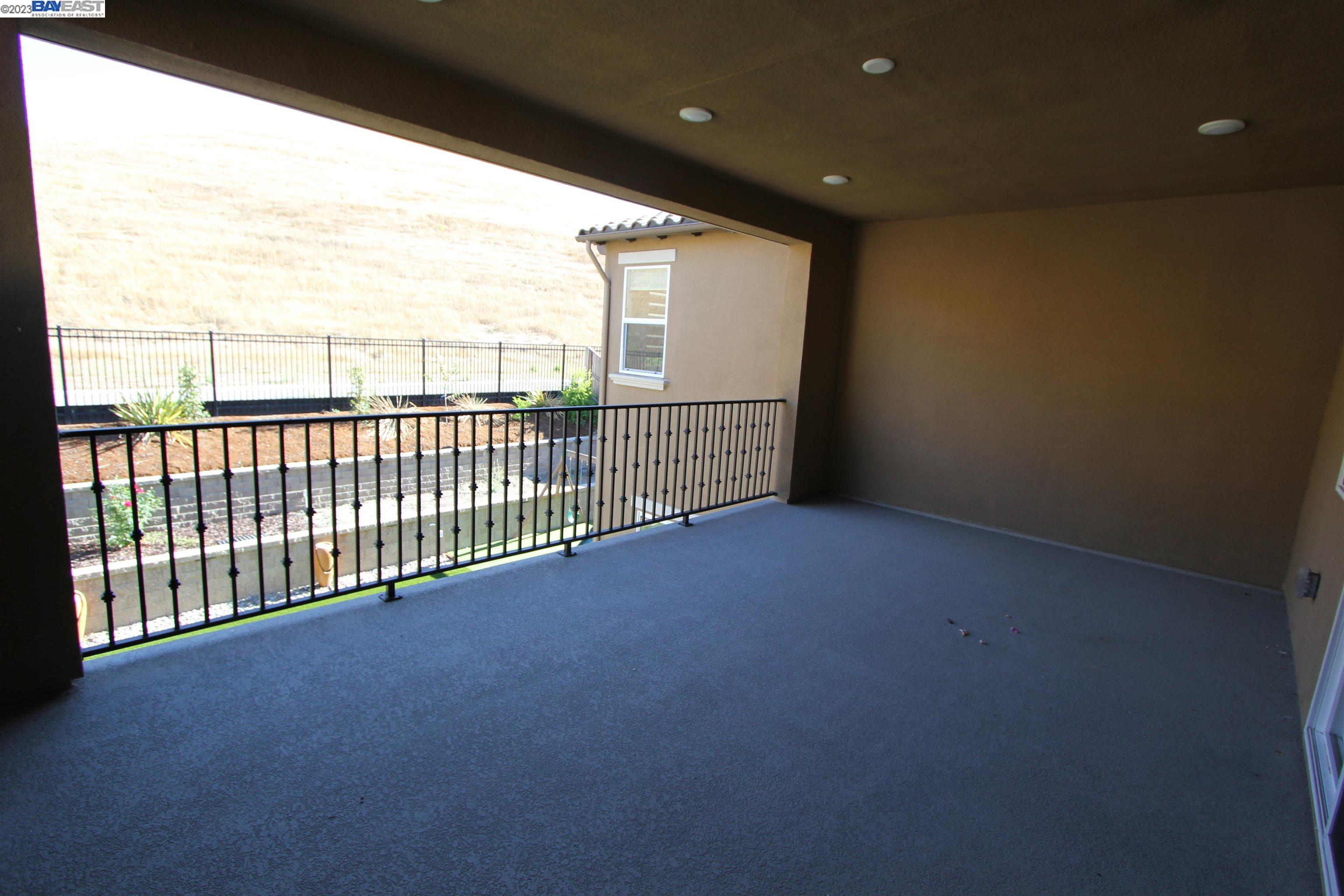 2858 DELAMAR DR
