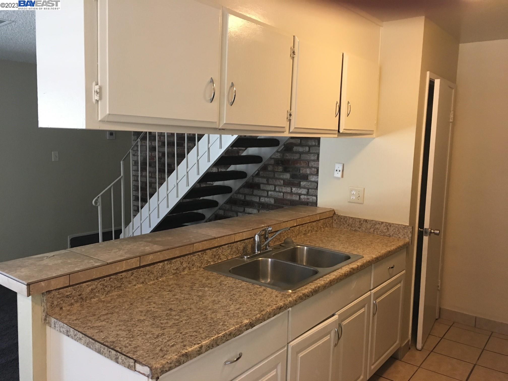 2212 Peppertree Way Unit: 2