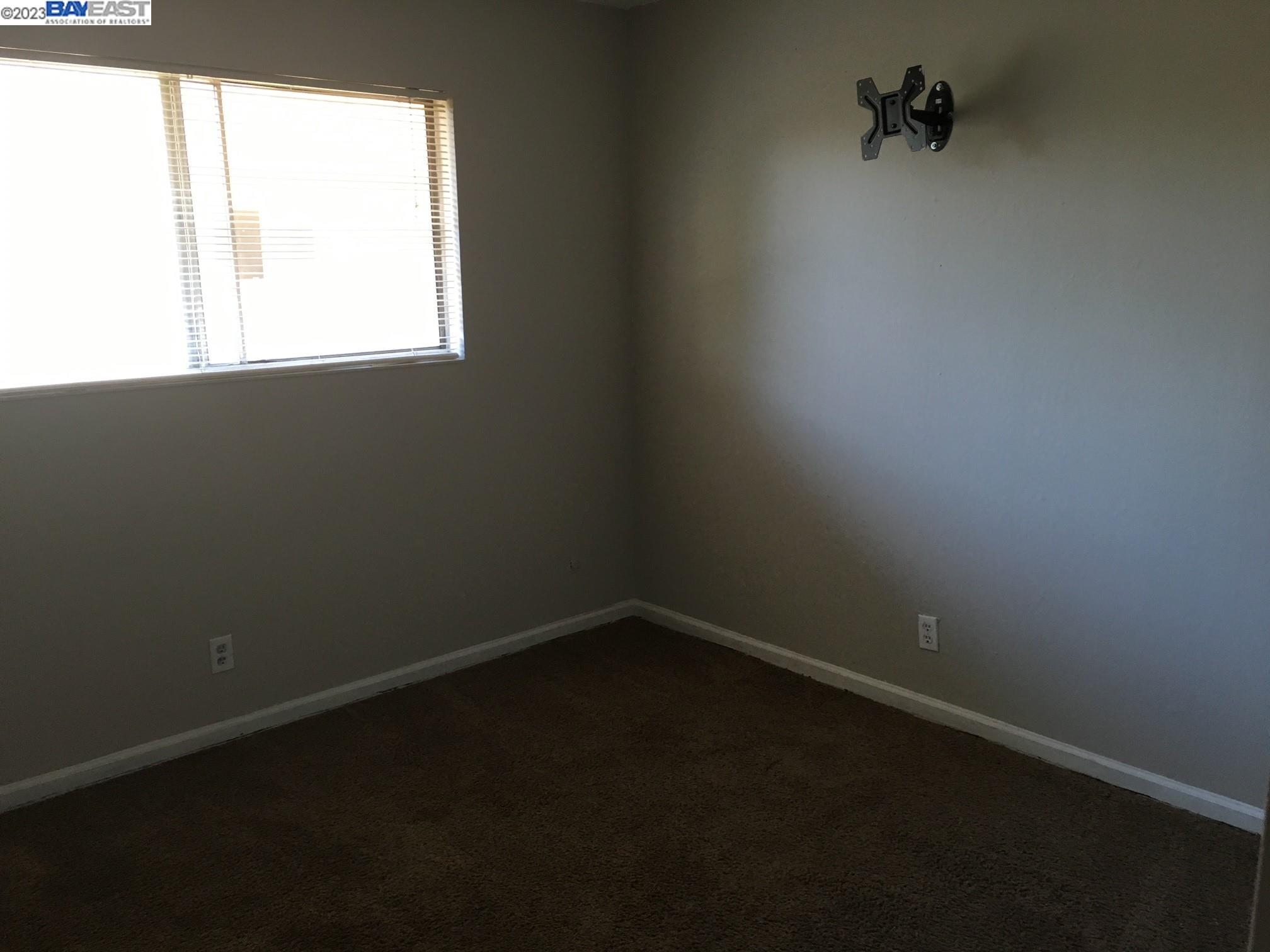 2212 Peppertree Way Unit: 2