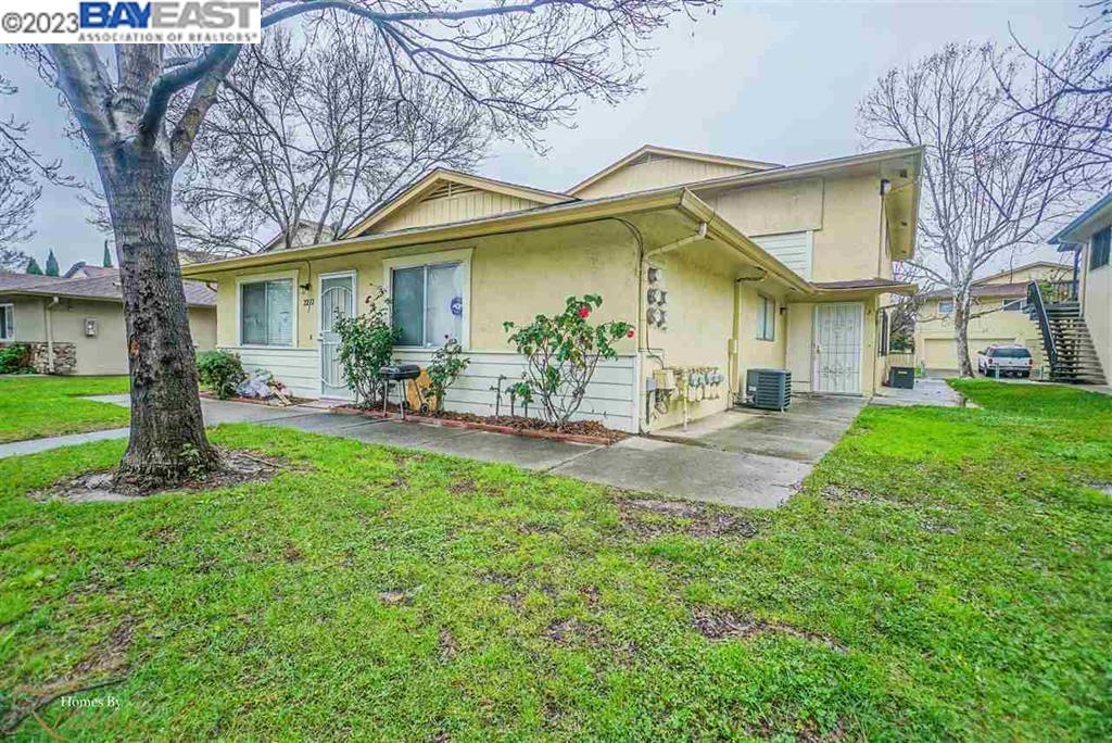 2212 Peppertree Way Unit: 2
