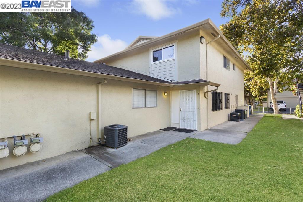 2212 Peppertree Way Unit: 2