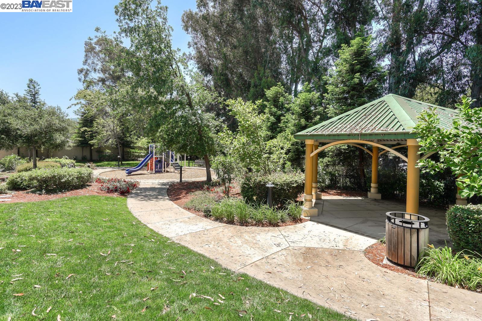 2694 Deerwood Dr