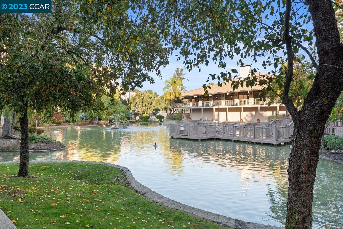 490 N Civic Dr Unit: 304