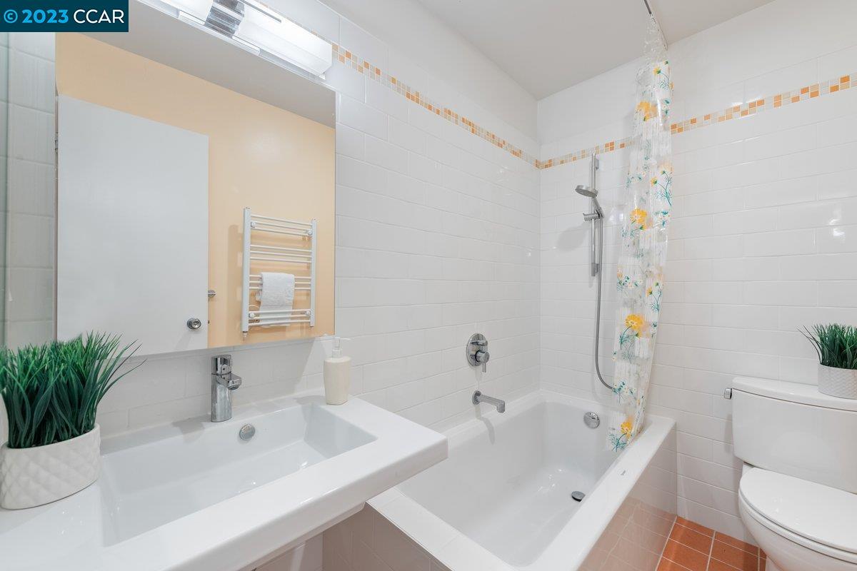 490 N Civic Dr Unit: 304