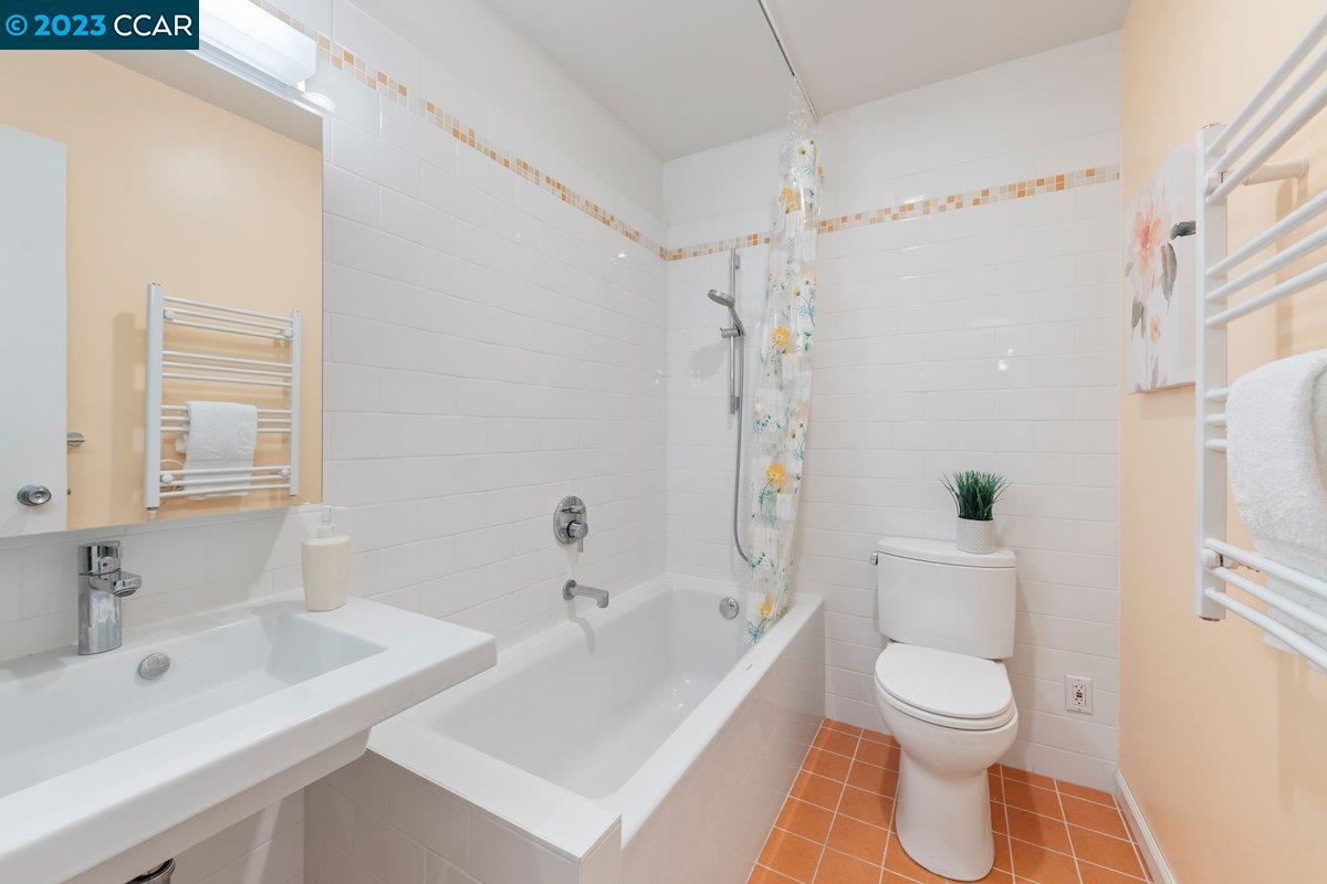 490 N Civic Dr Unit: 304