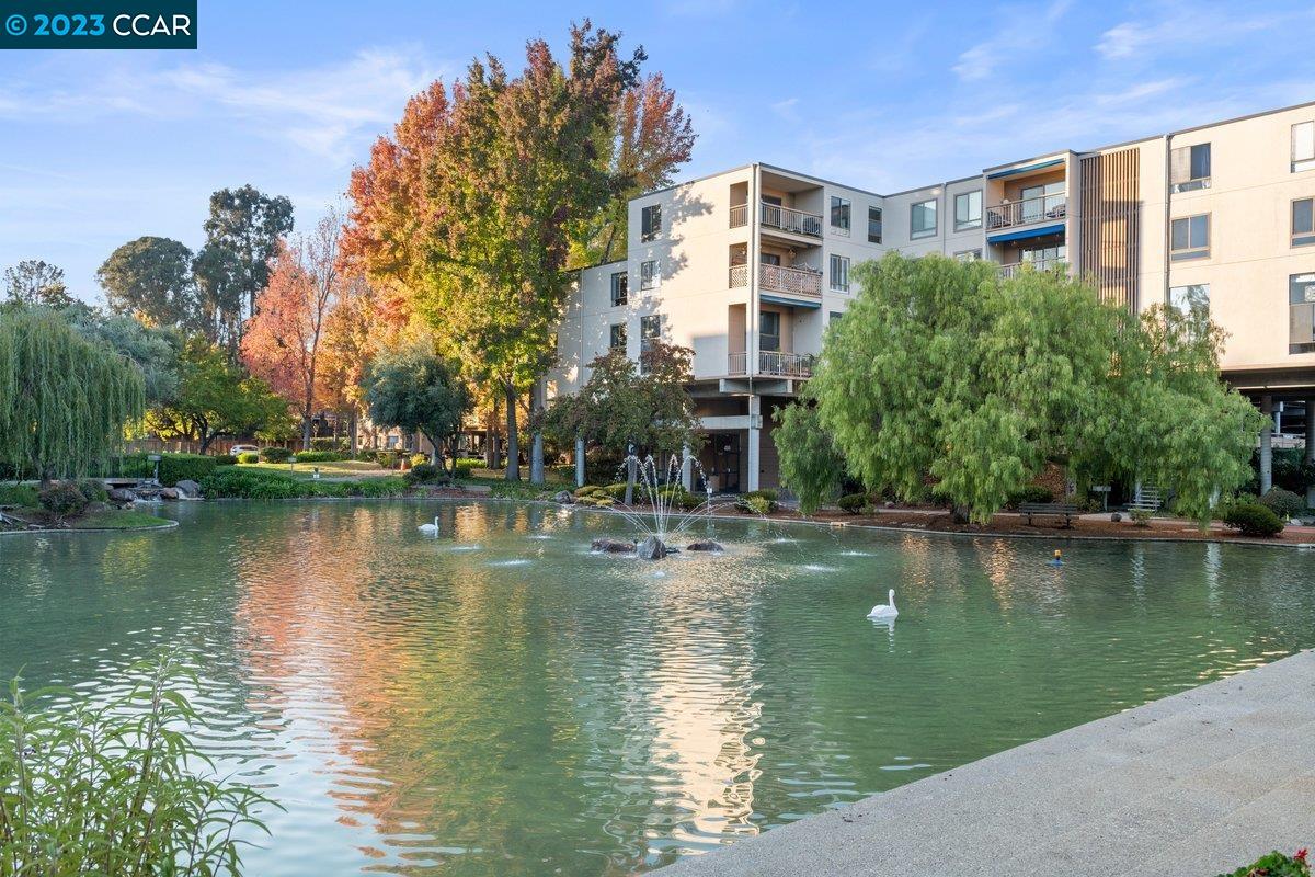 490 N Civic Dr Unit: 304
