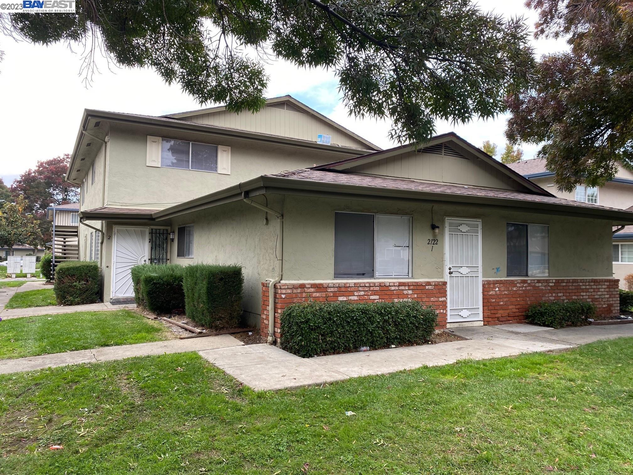 2122 Peppertree Way Unit: 2