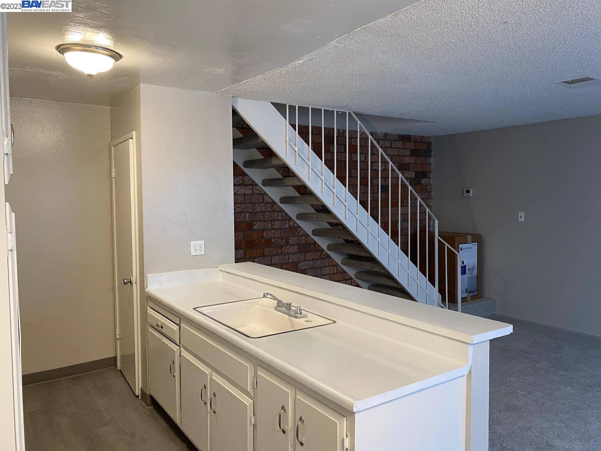 2122 Peppertree Way Unit: 2
