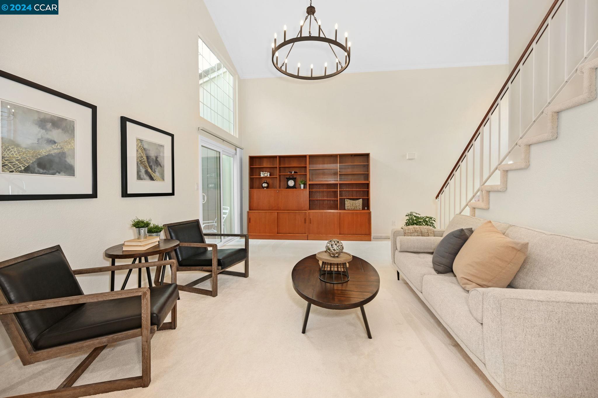 7405 Rolling Hills Cir