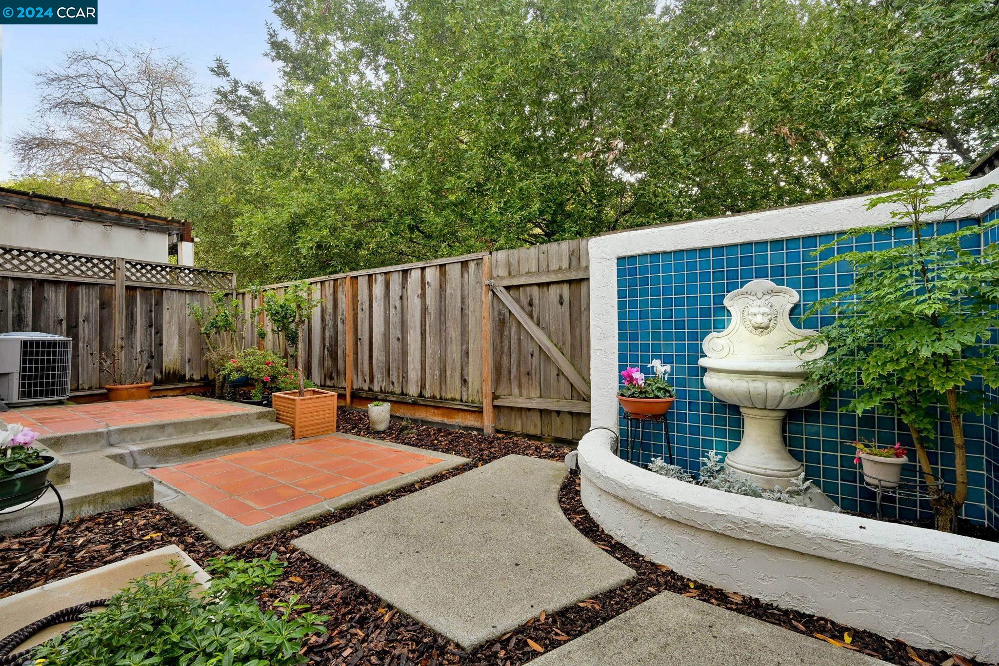 7405 Rolling Hills Cir