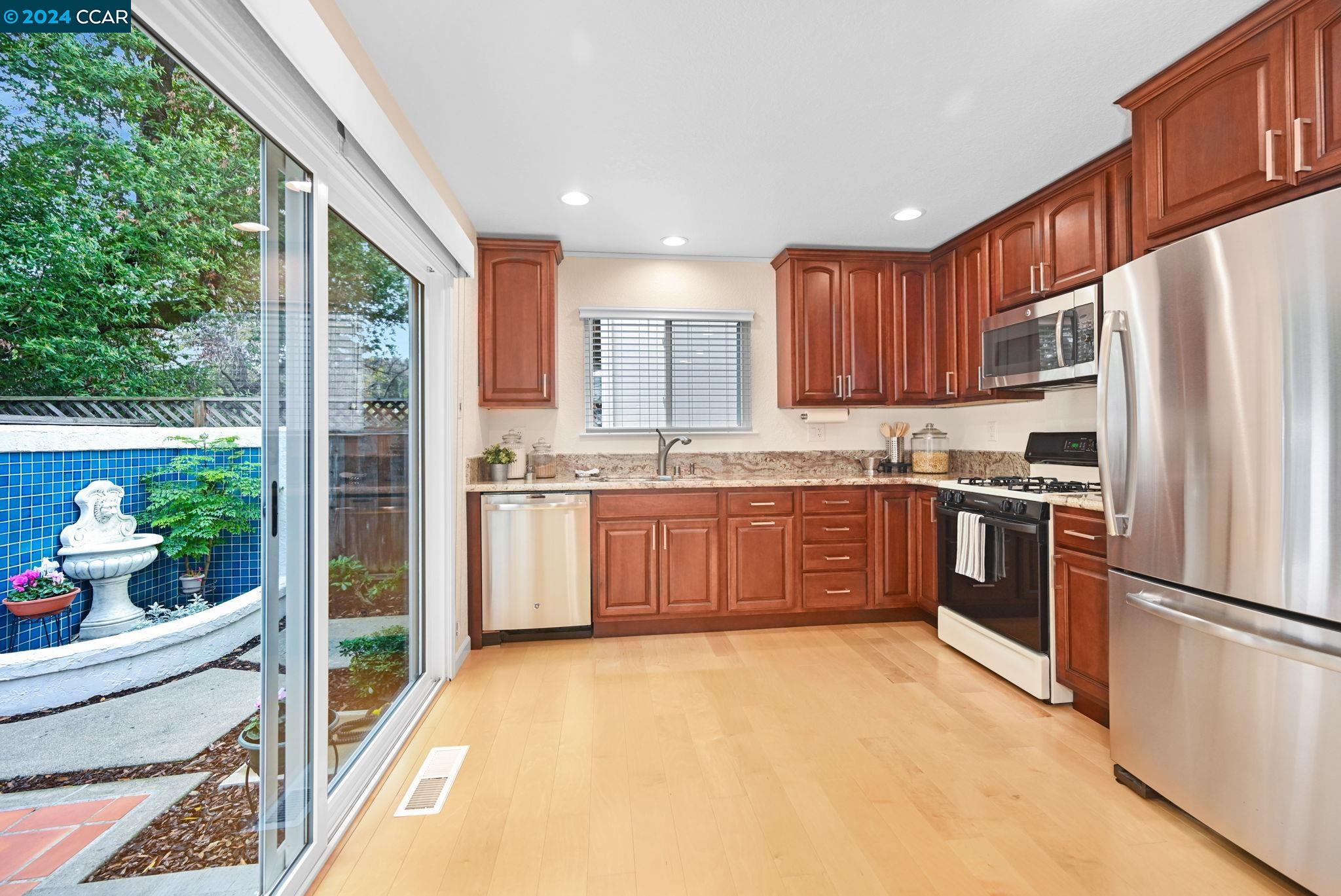 7405 Rolling Hills Cir