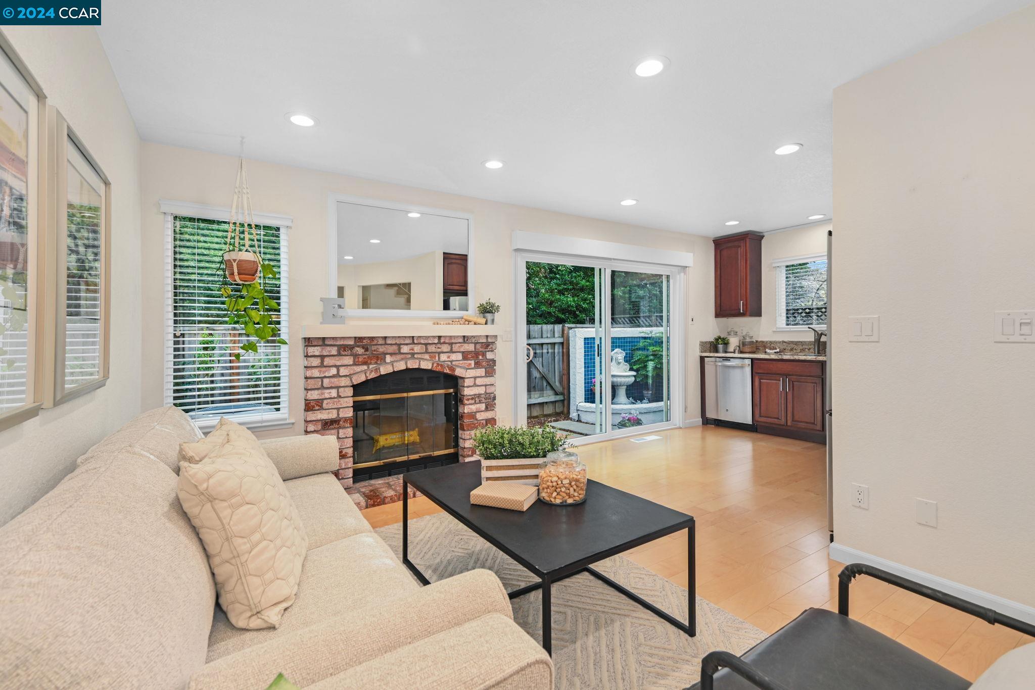 7405 Rolling Hills Cir