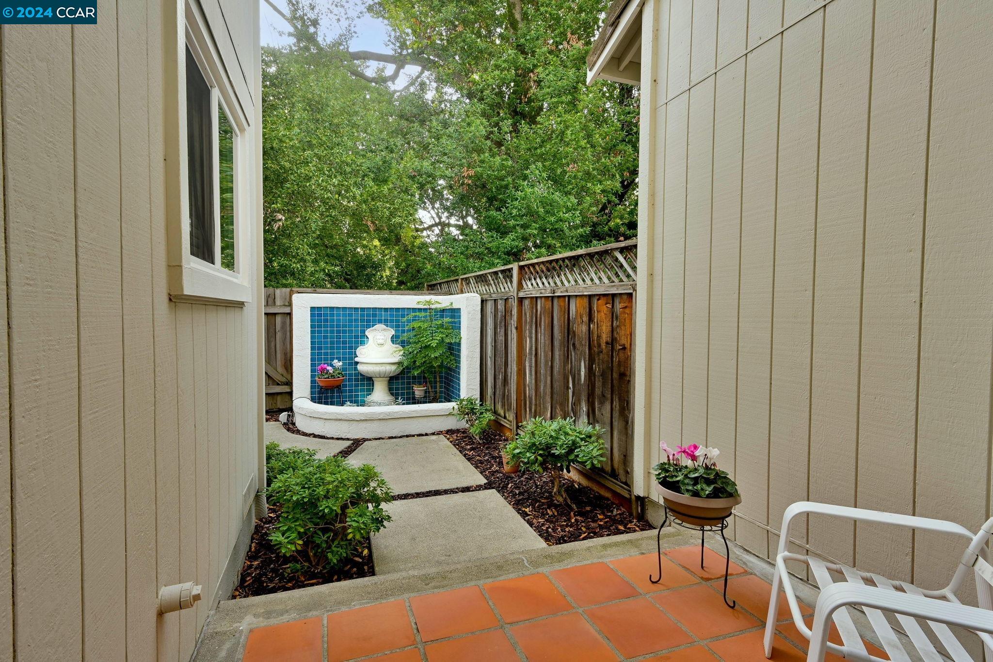 7405 Rolling Hills Cir