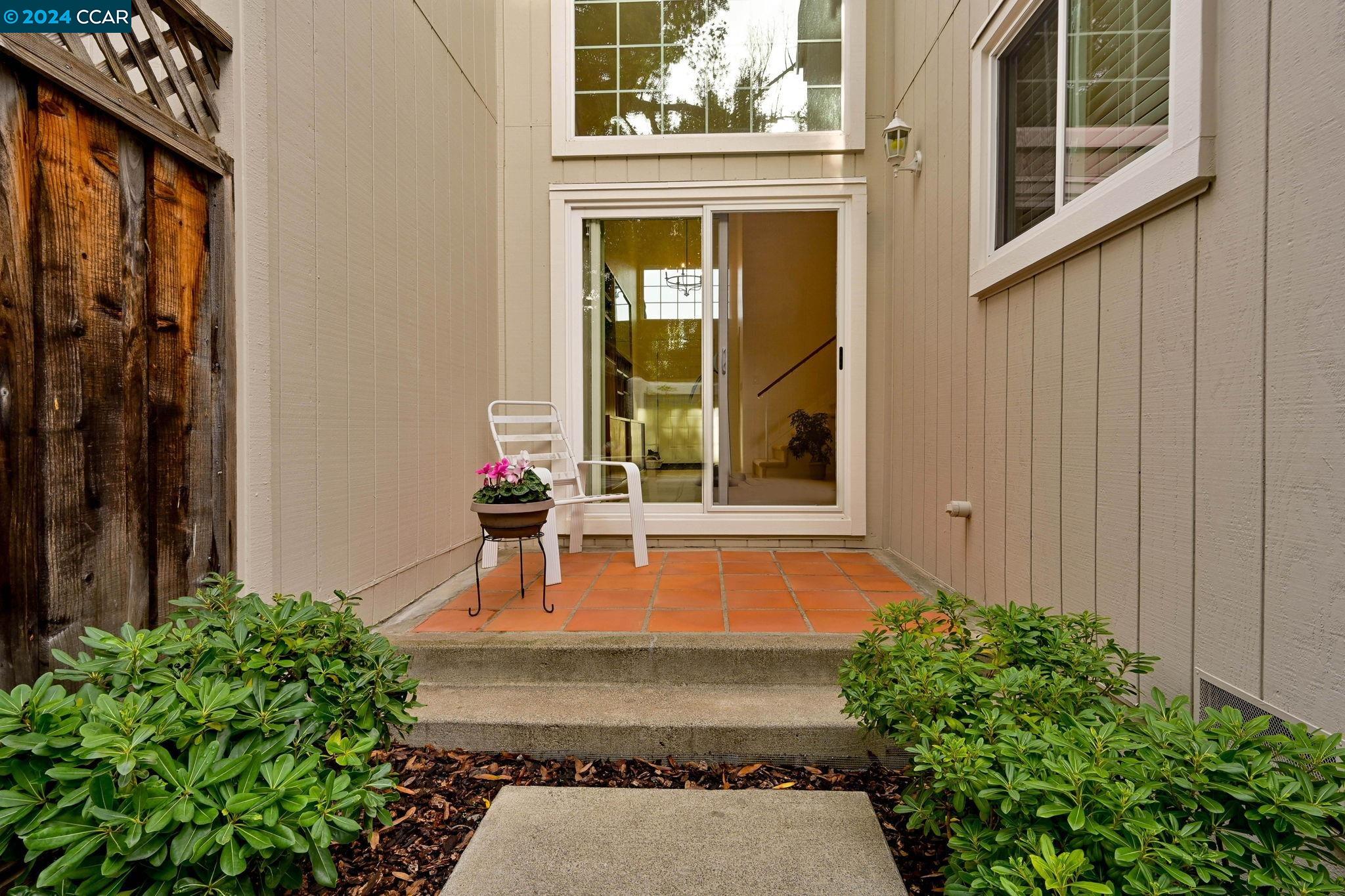 7405 Rolling Hills Cir