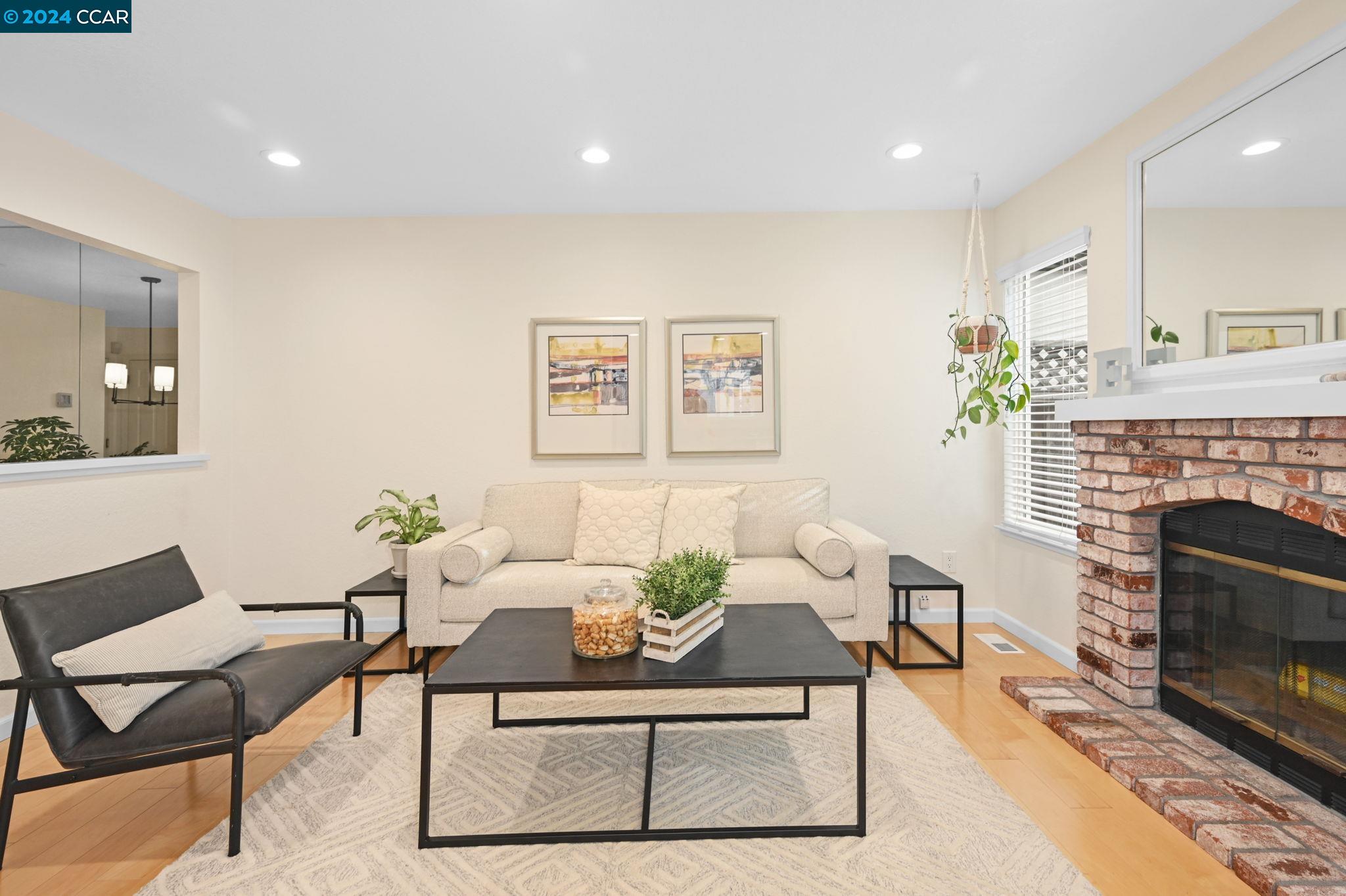 7405 Rolling Hills Cir