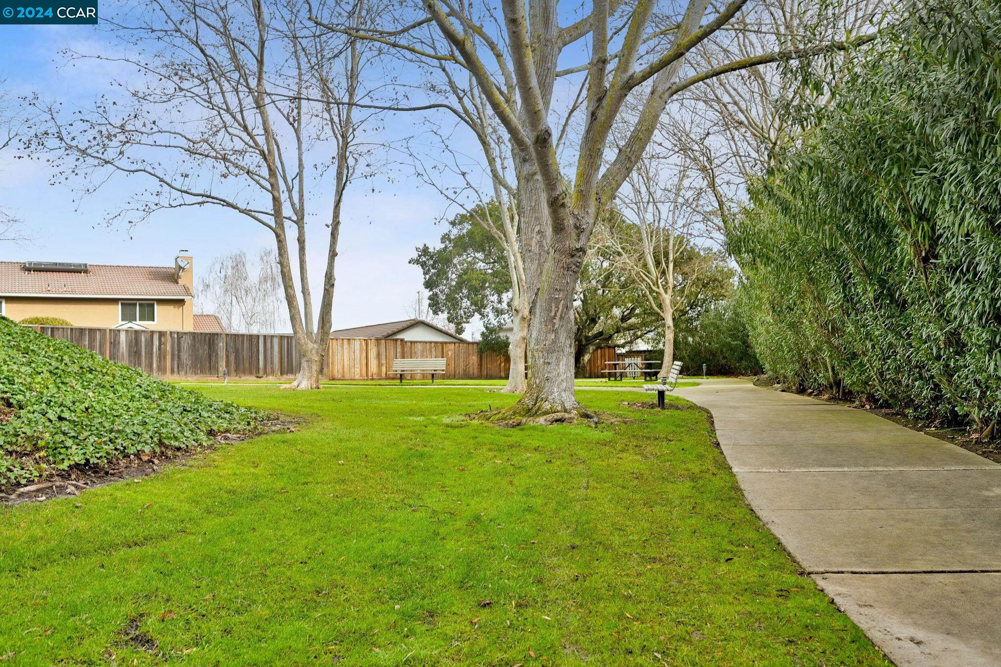 7405 Rolling Hills Cir
