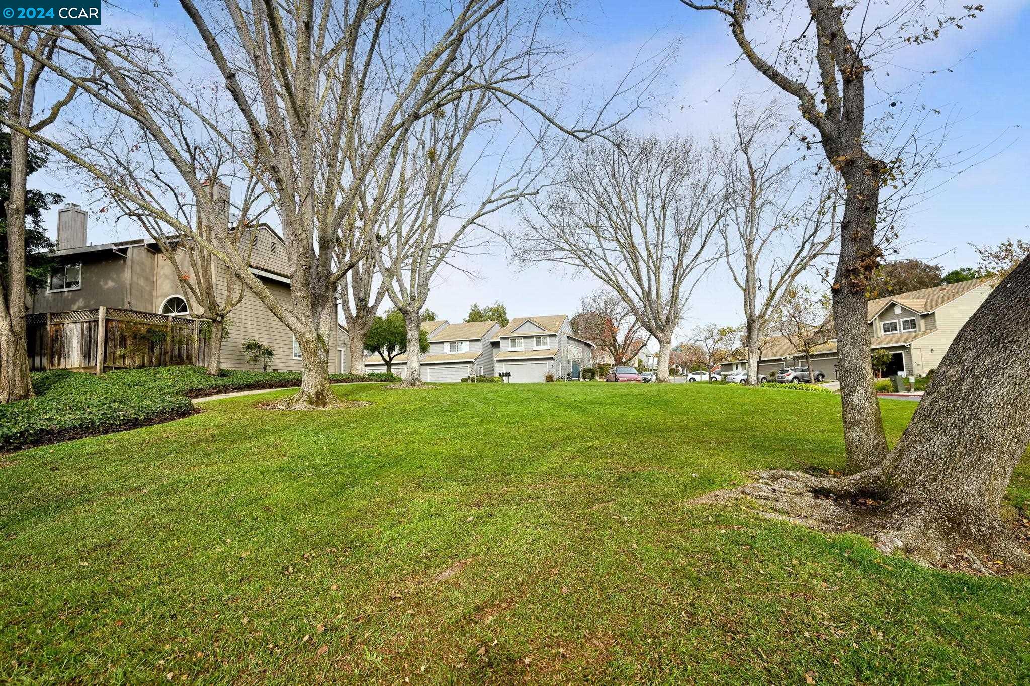 7405 Rolling Hills Cir