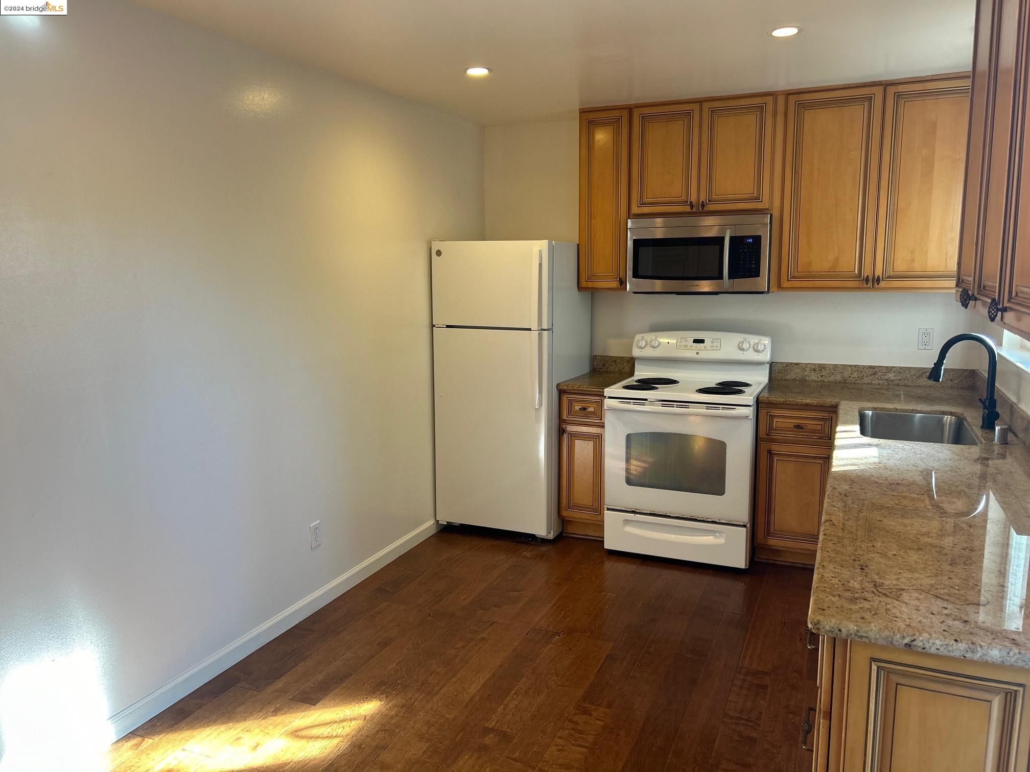1345 Elm St