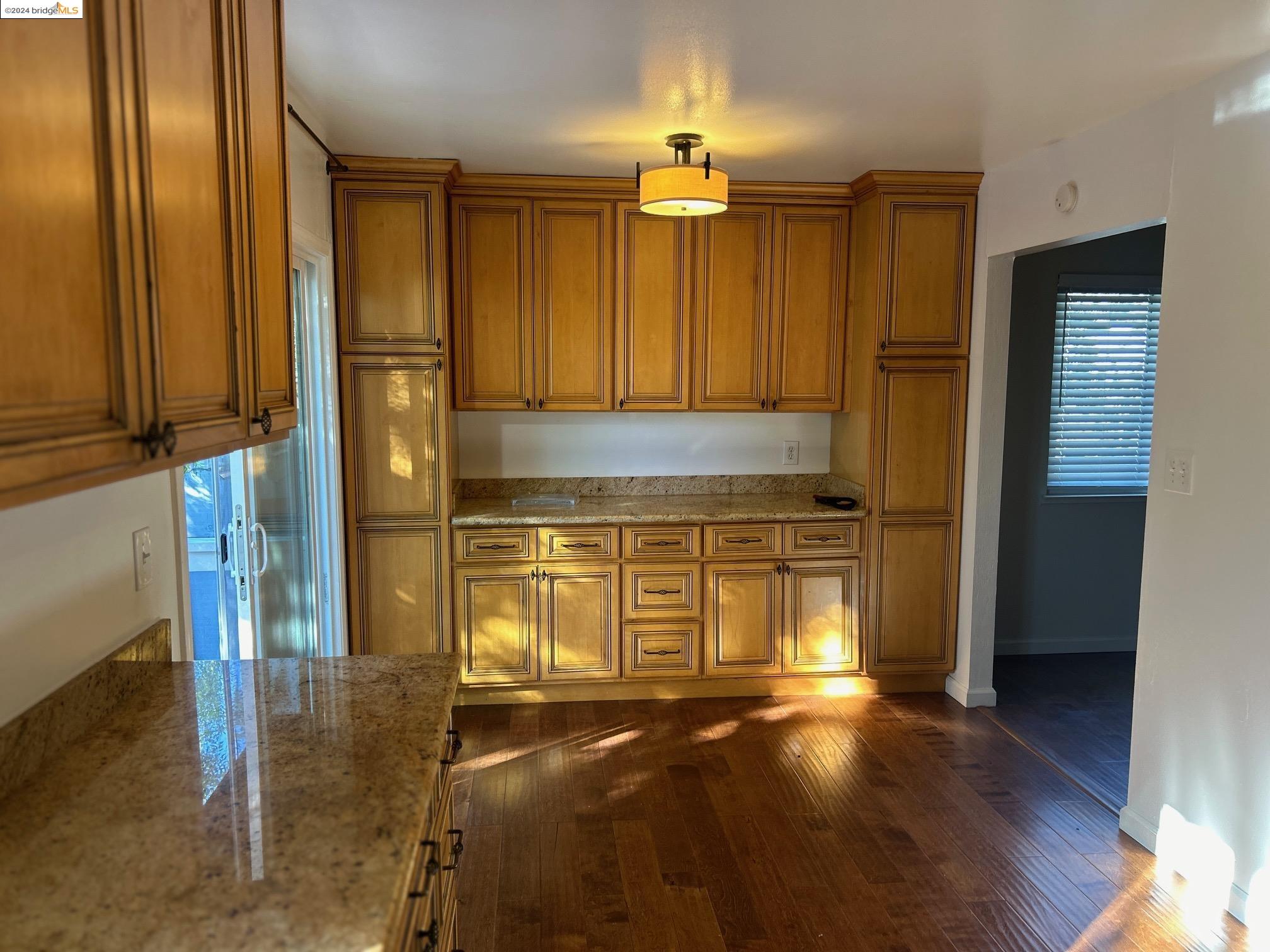 1345 Elm St