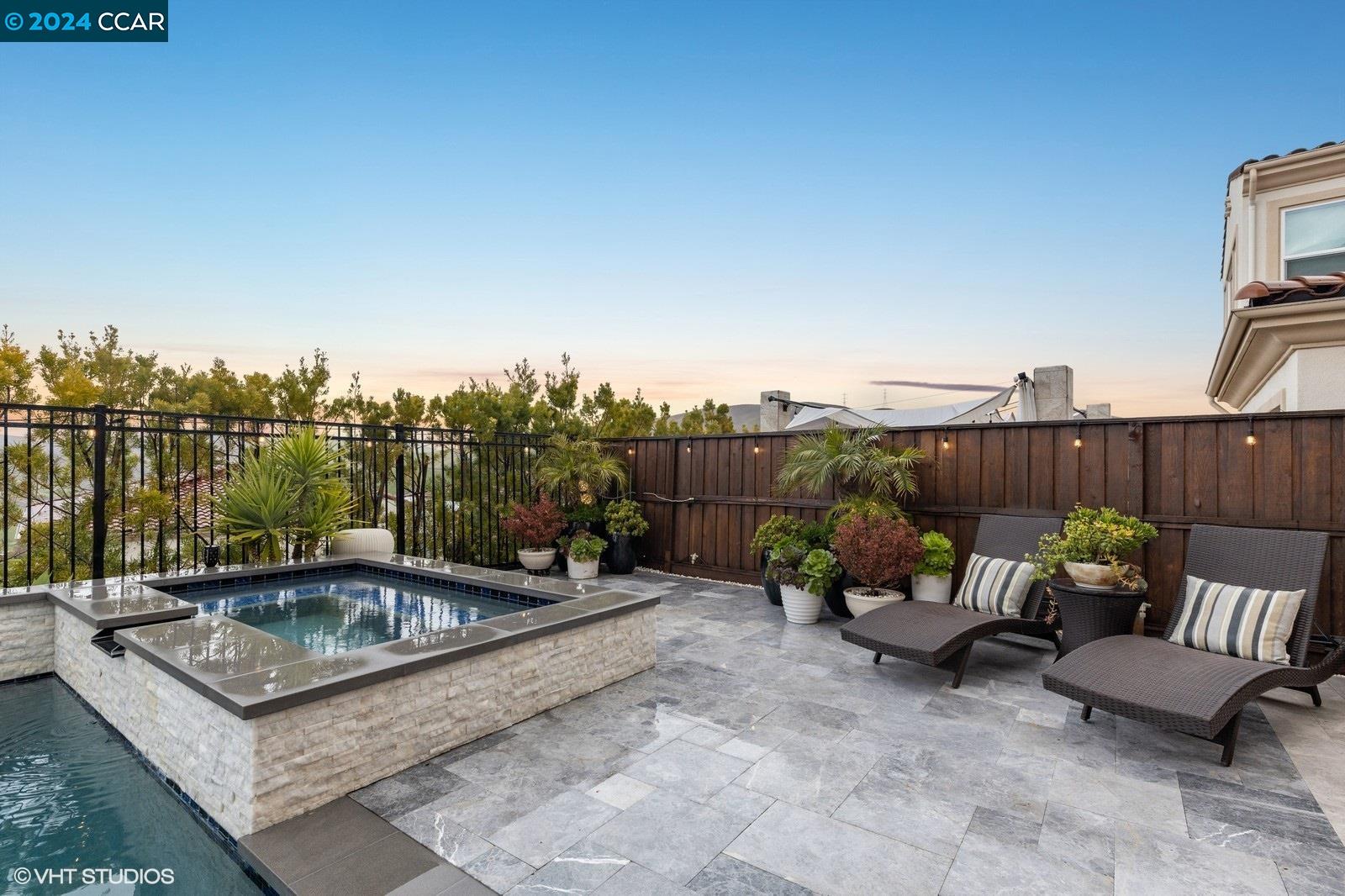 2887 Tulare Hills Dr