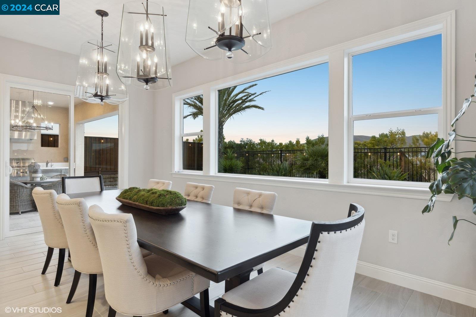2887 Tulare Hills Dr