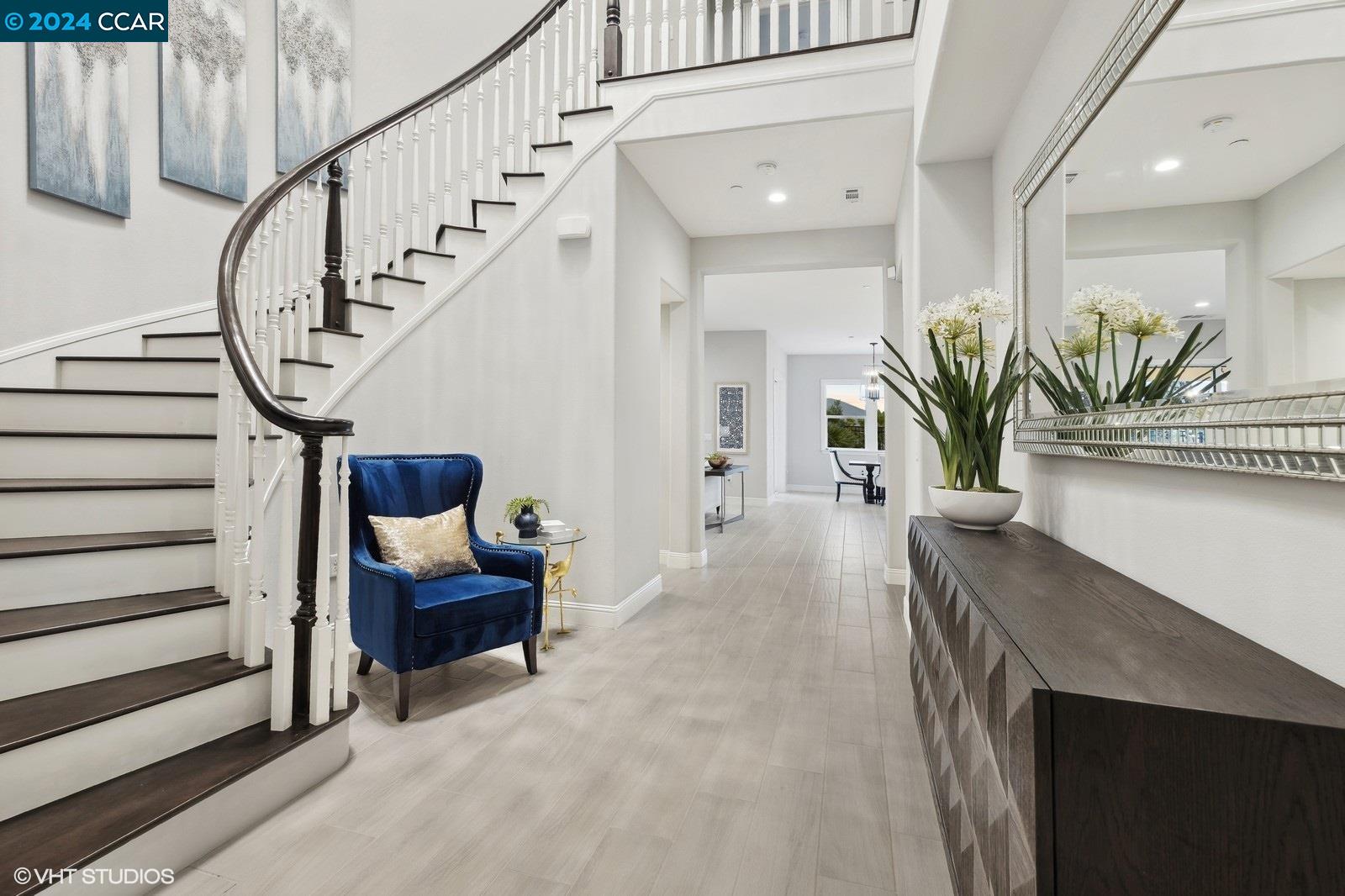 2887 Tulare Hills Dr